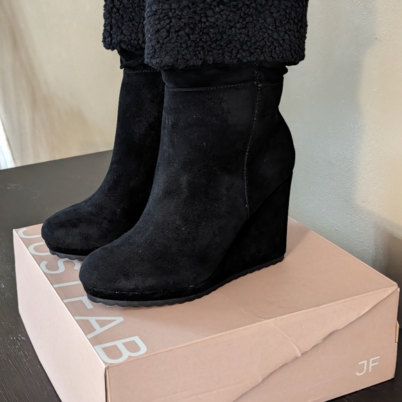 Wedges black booties. Size 8 - Picture 2 of 2